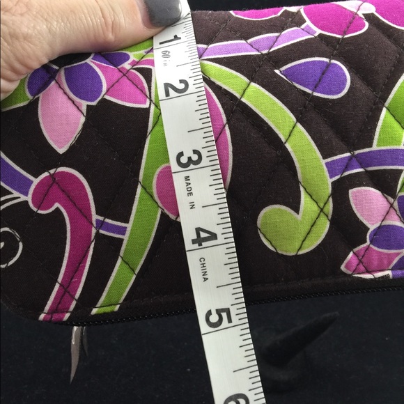 Vera Bradley zip around quilted wallet - Picture 8 of 8